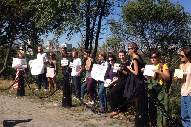 Я дерево - пили: в Киеве прошла акция против незаконной вырубки деревьев