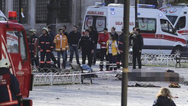 Место взрыва на Sultanahamet Square в Стамбуле