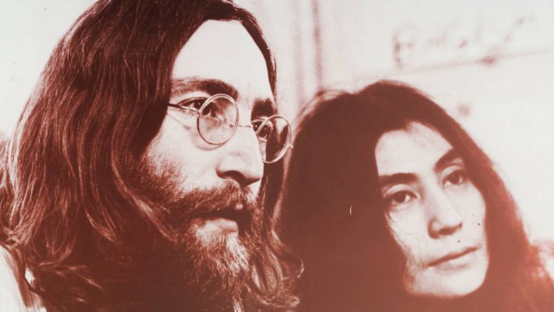 Джон Леннон со своей женой Йоко Оно