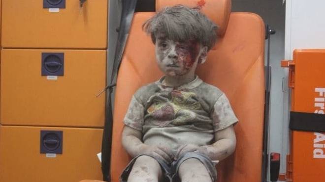 Фото мальчика стало символом жестокости войны.