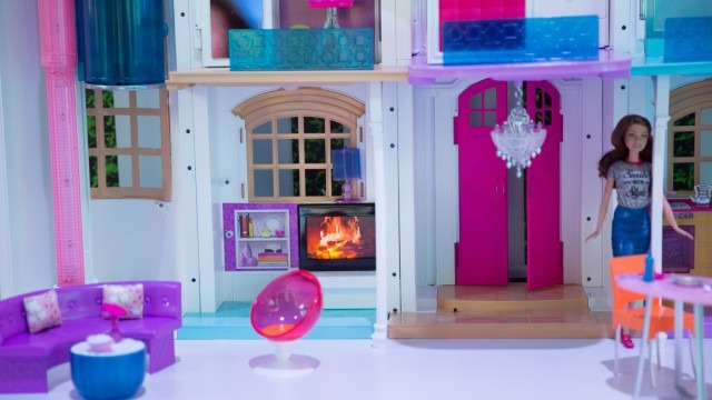 Дом мечты для Барби: даже у куклы есть дрон и wi-fi