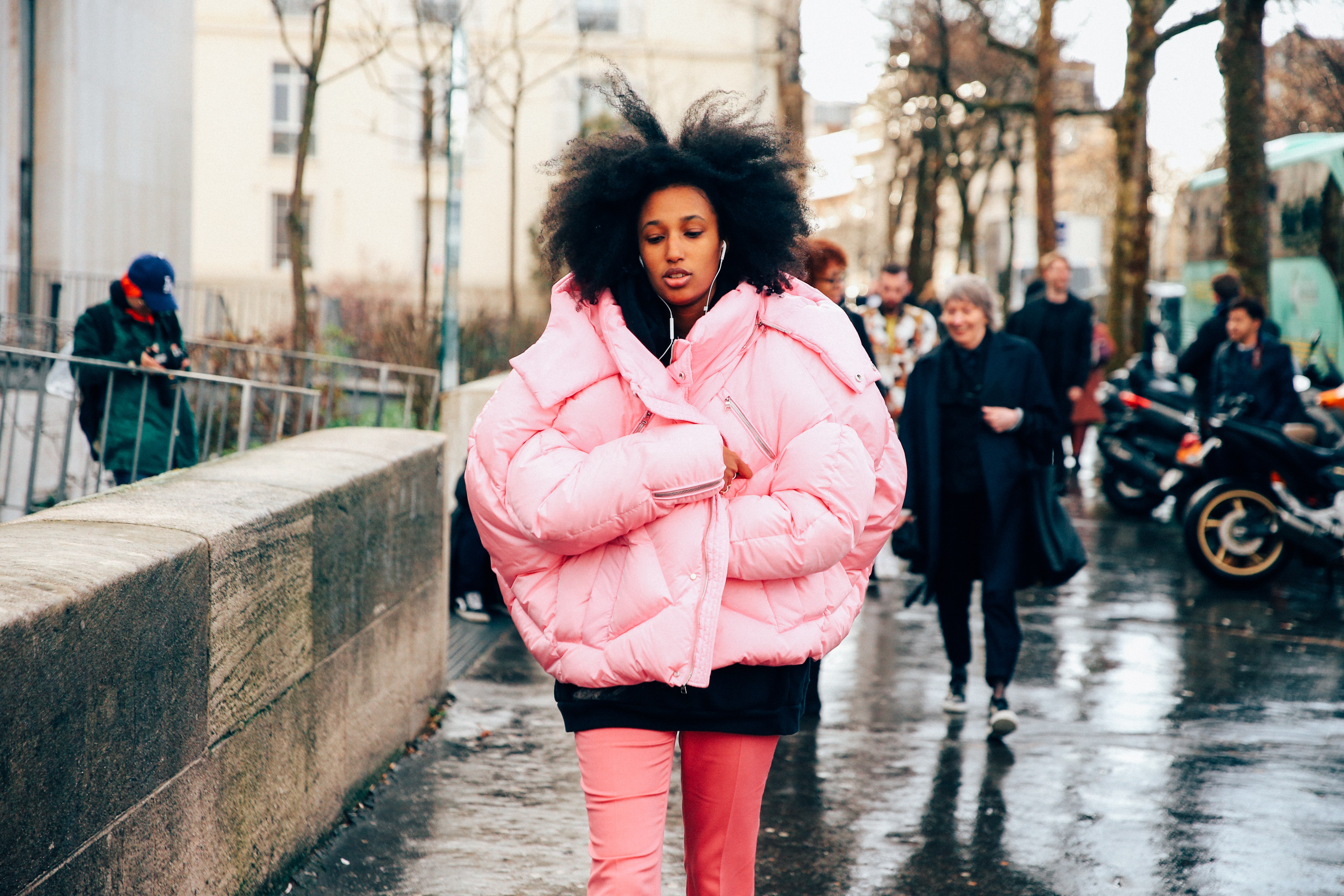 10 самых стильных уличных луков с Парижской недели моды