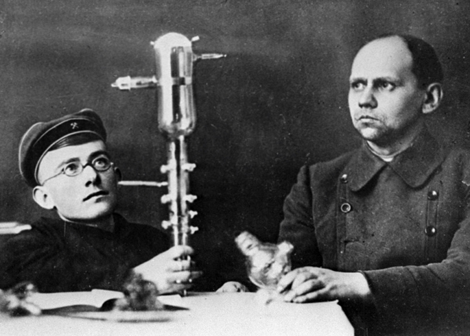 Изобретатель телевидения Борис Грабовский (слева) 