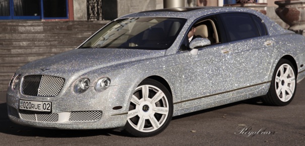 Женщина продает свой Bentley, украшенный кристаллами Swarovski, из-за кризиса