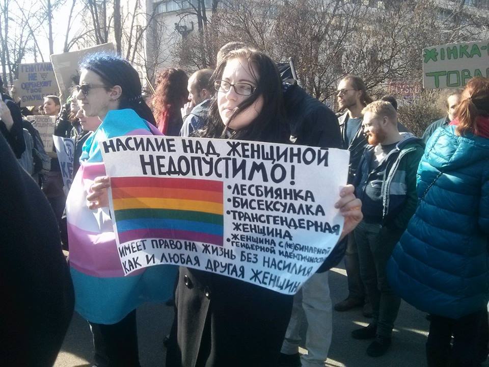 Цветы - клумбам, права - женщинам: как в Киеве отметили 8 марта