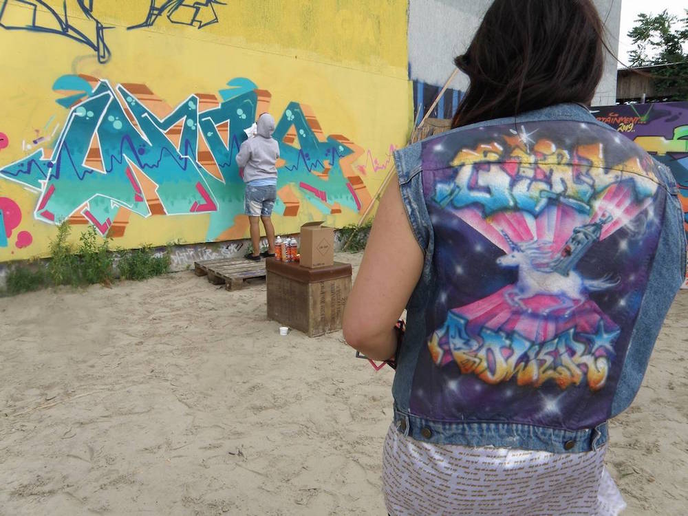 Girl Power: девушки побеждают сексизм рисуя граффити