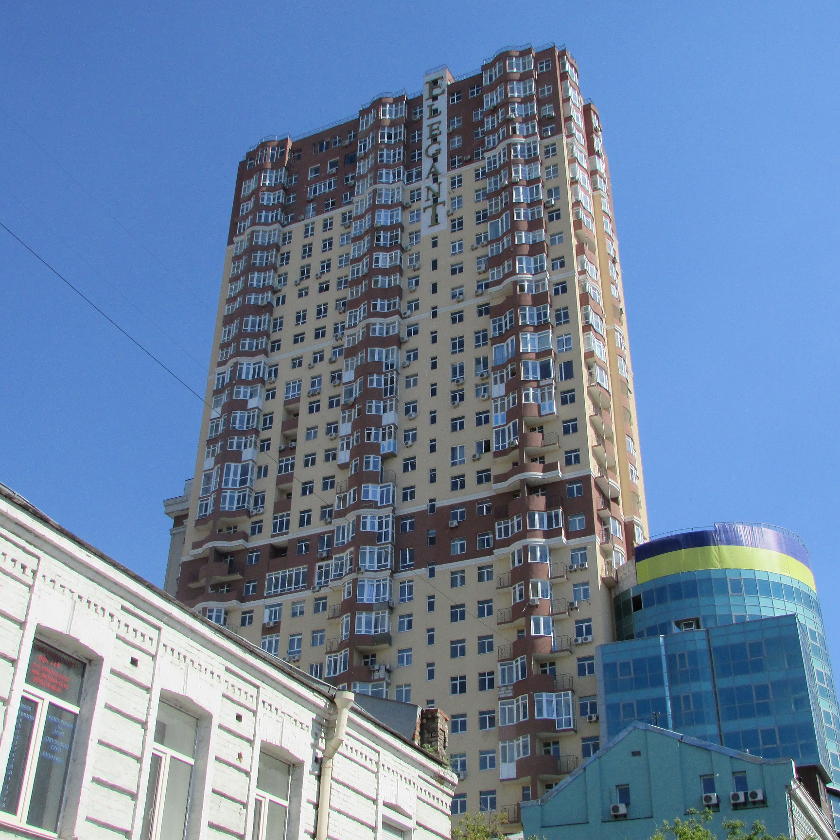 5 самых уродливых зданий Киева, которые портят весь вид