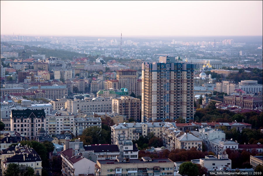 5 самых уродливых зданий Киева, которые портят весь вид