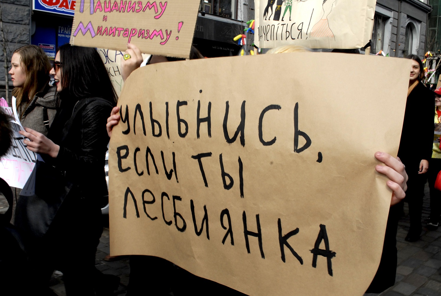 Нет насилию - да правам: 17 крутых слоганов с Женского Марша в Киеве