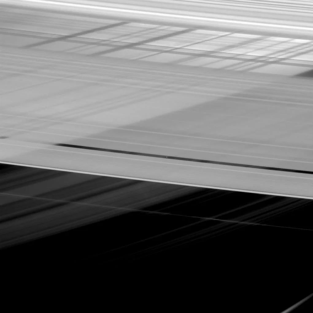 Покоряя космос: 10 лучших фото Сатурна и его спутников за 2016 год от NASA