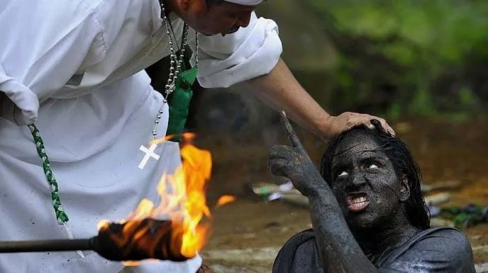 Обряд изгнания духов в Колумбии.