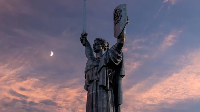 "Родина-мать" час простоит в темноте