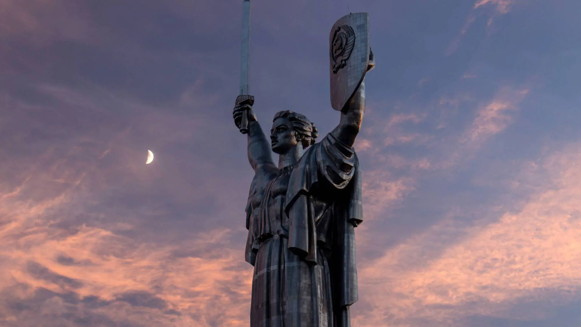 "Родина-мать" час простоит в темноте