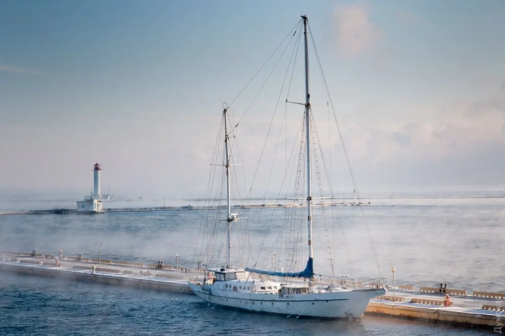 Море в Одессе кипит