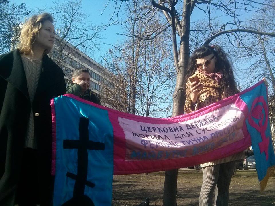 Цветы - клумбам, права - женщинам: как в Киеве отметили 8 марта