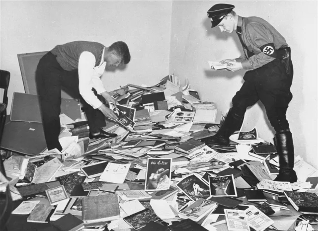 Книги, женщины, гомосексуалы. С чего начиналась борьба за нравственность в Третьем Рейхе