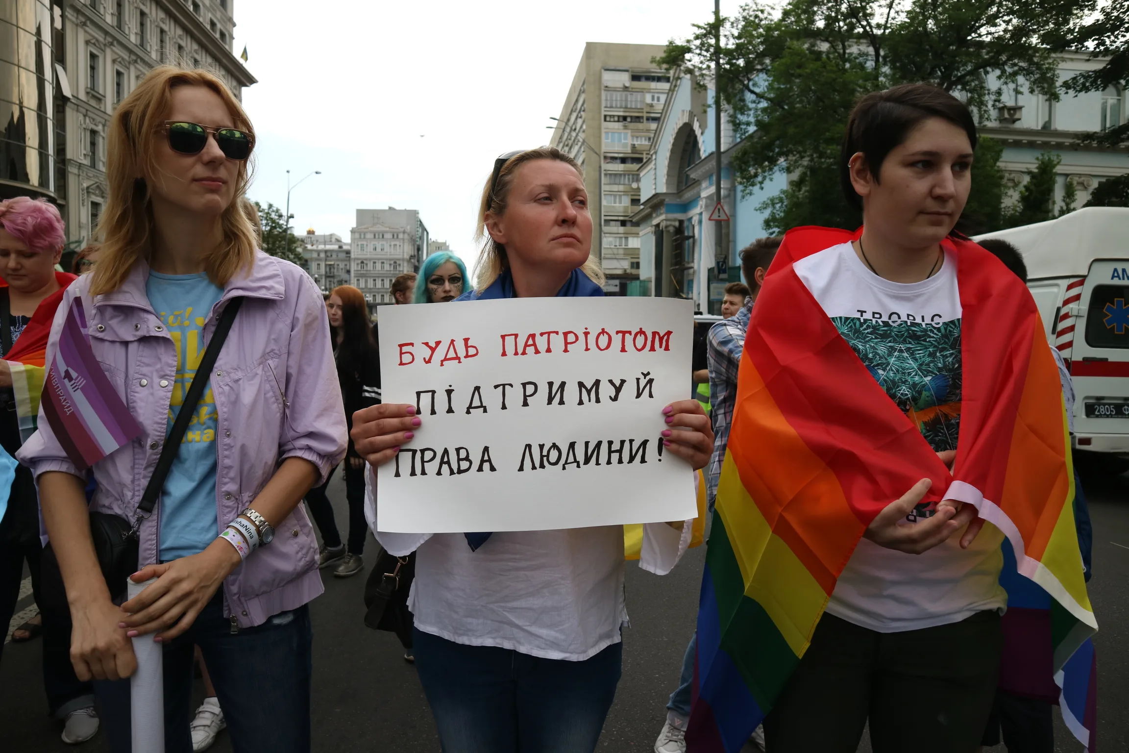 Мы сильнее ненависти. Лучшие плакаты Марша Равенства 2018