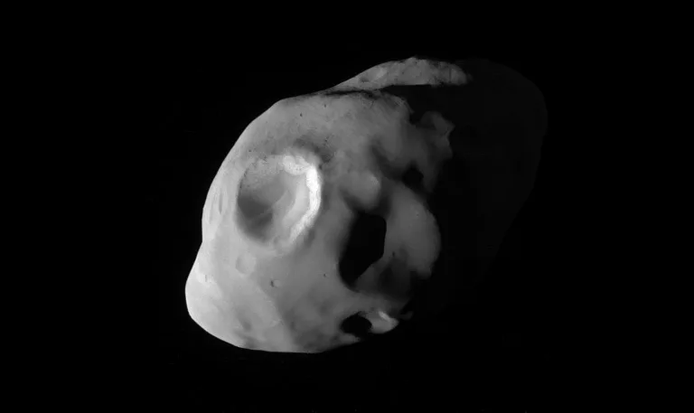 Покоряя космос: 10 лучших фото Сатурна и его спутников за 2016 год от NASA