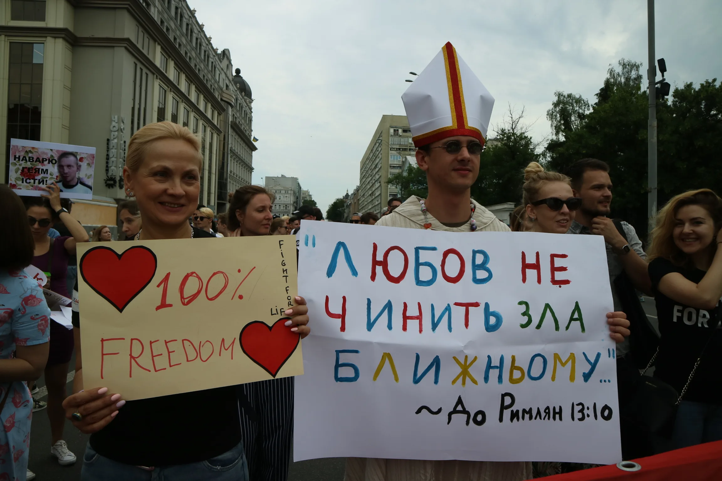 Мы сильнее ненависти. Лучшие плакаты Марша Равенства 2018
