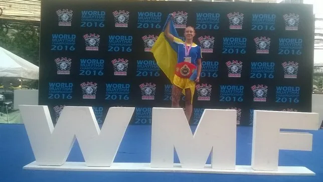 Украинка нокаутировала россиянку, став чемпионкой мира по тайскому боксу
