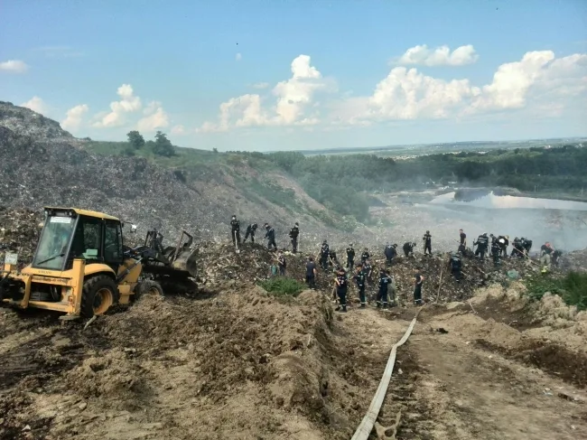 Мусорная катастрофа: почему во Львове продолжает гореть свалка