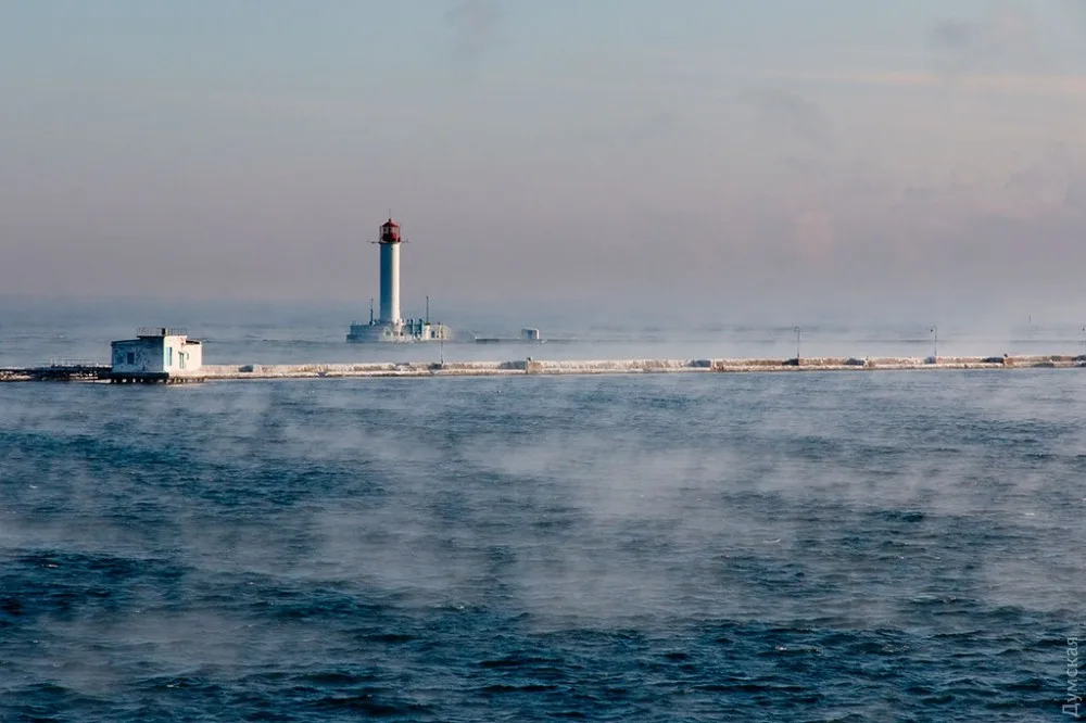 Море в Одессе кипит