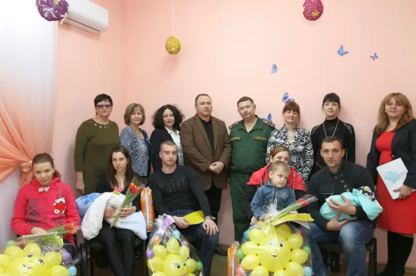 Новорожденным в Симферополе вручают повестки в армию