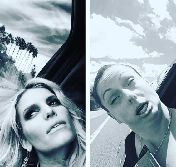 Женщина пародирует звезд в Instagram