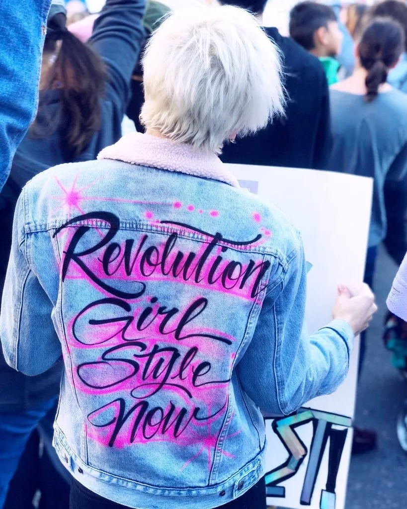 Х вдохновляющих слоганов Women’s March 2018. Это не феминизм, это гуманизм