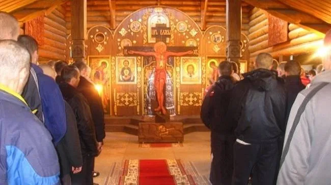 Можно ли избавится от зависимости молитвами и трудотерапией?