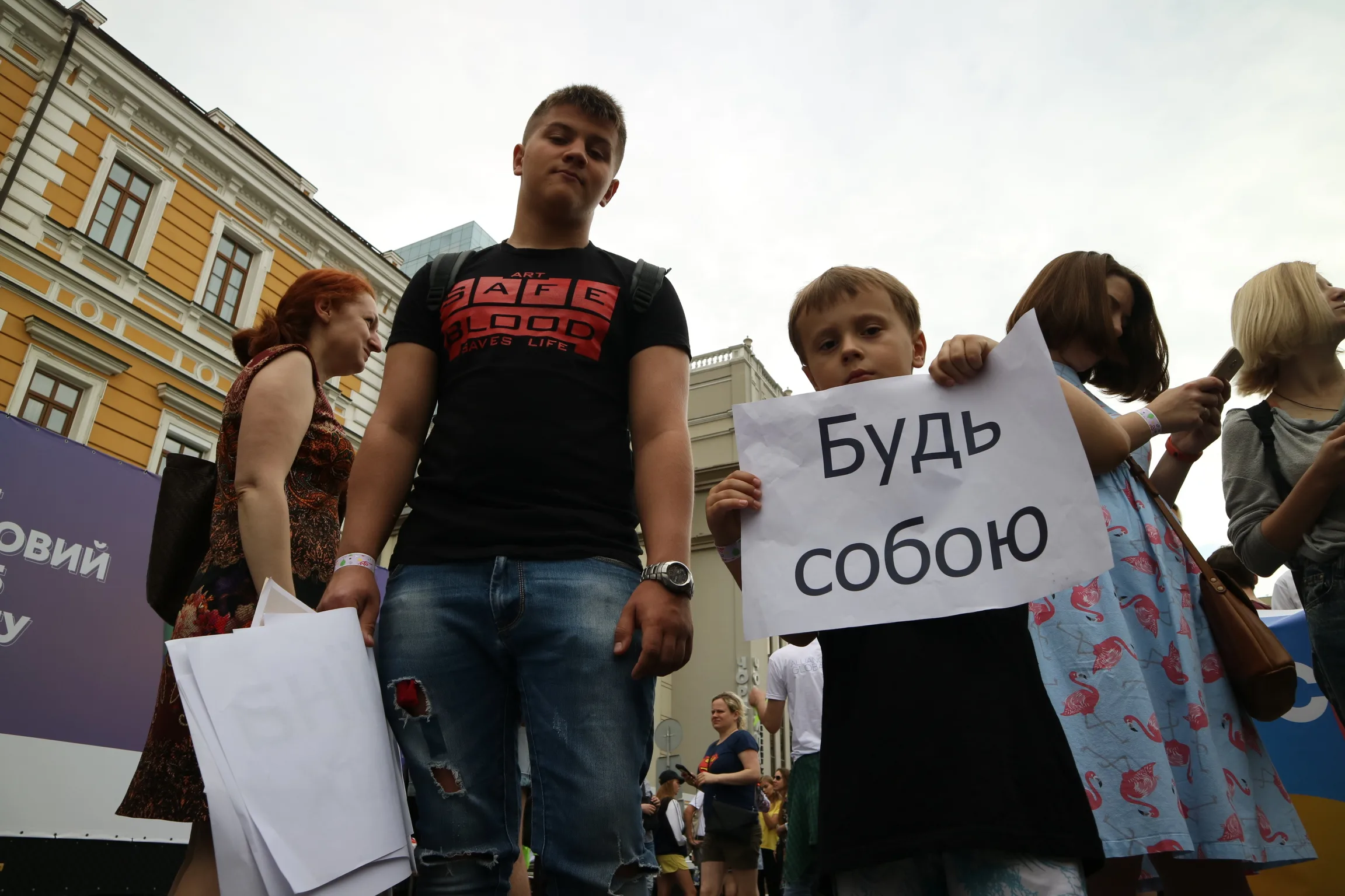 Мы сильнее ненависти. Лучшие плакаты Марша Равенства 2018
