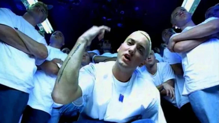 фото из клипа "The Real Slim Shady"