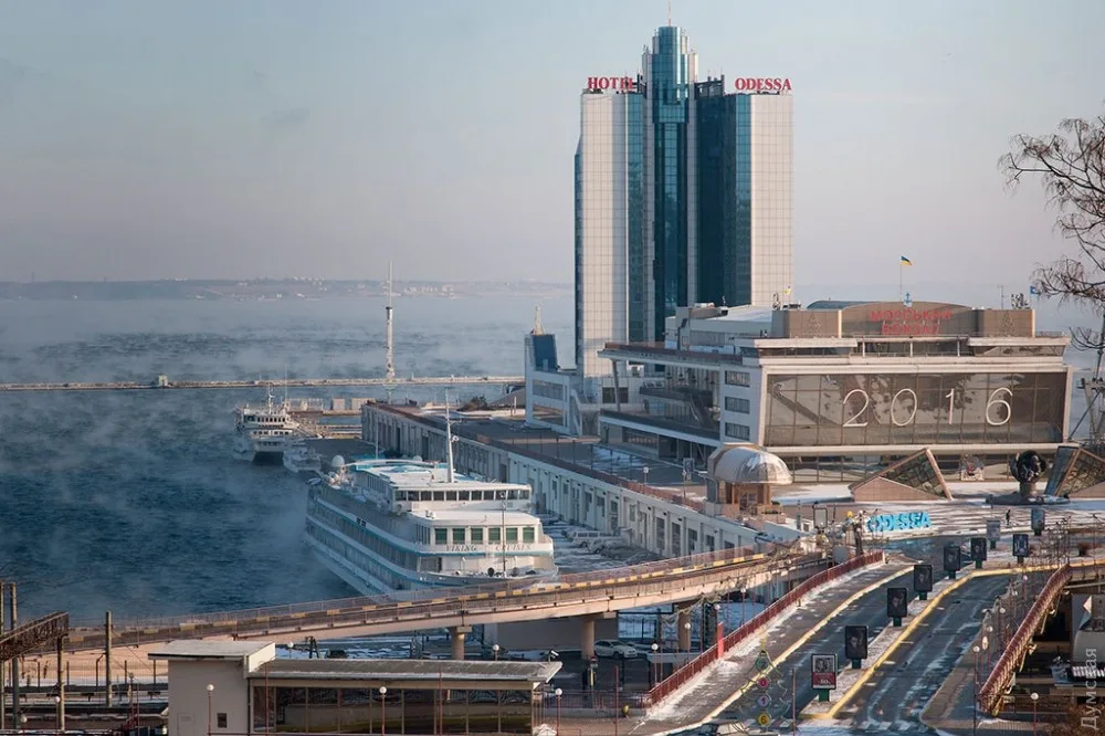 Море в Одессе кипит