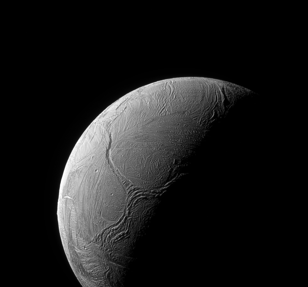 Покоряя космос: 10 лучших фото Сатурна и его спутников за 2016 год от NASA