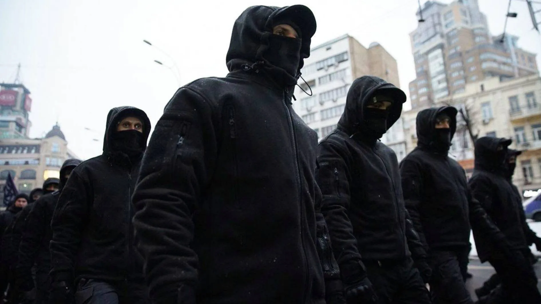 Досить часто доводилось спостерігати у представників правих сил переконання того, що мораль вища і важливіша за право і закони