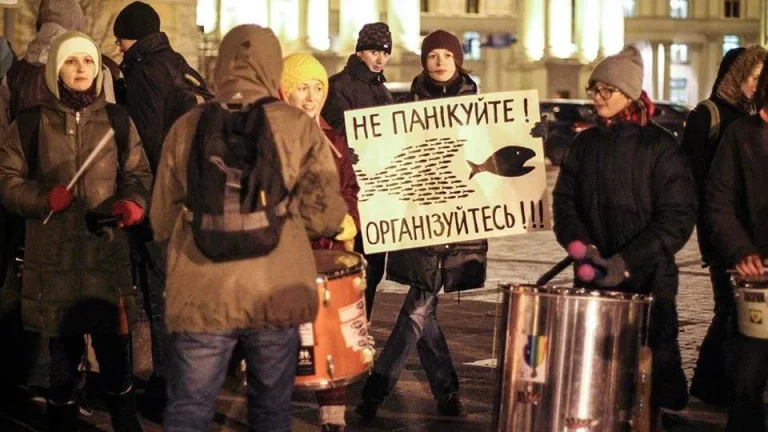 Маргінали, фріки, ексцентричні, вам нема що робити? Ось що думала більшість.