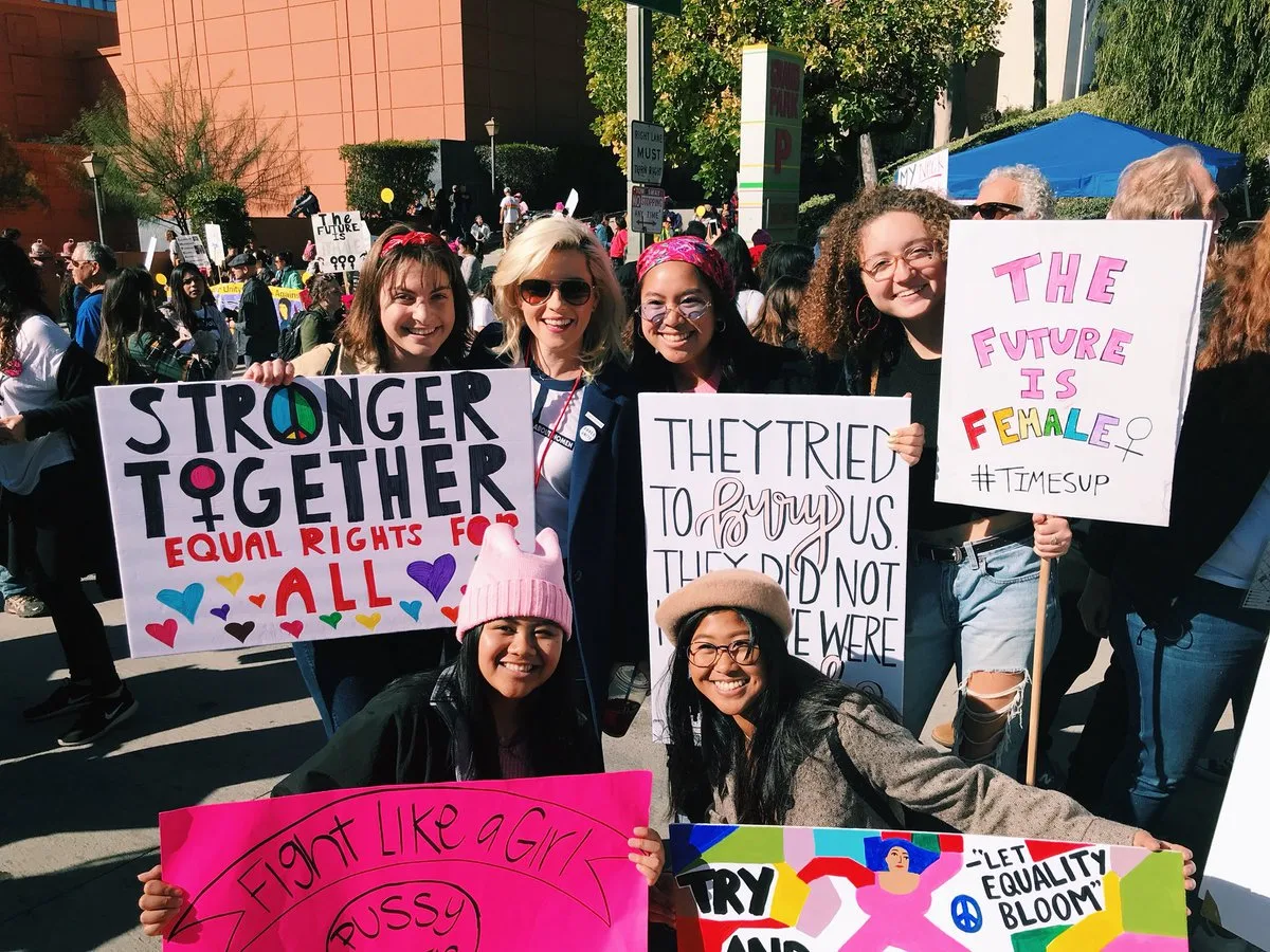 Х вдохновляющих слоганов Women’s March 2018. Это не феминизм, это гуманизм