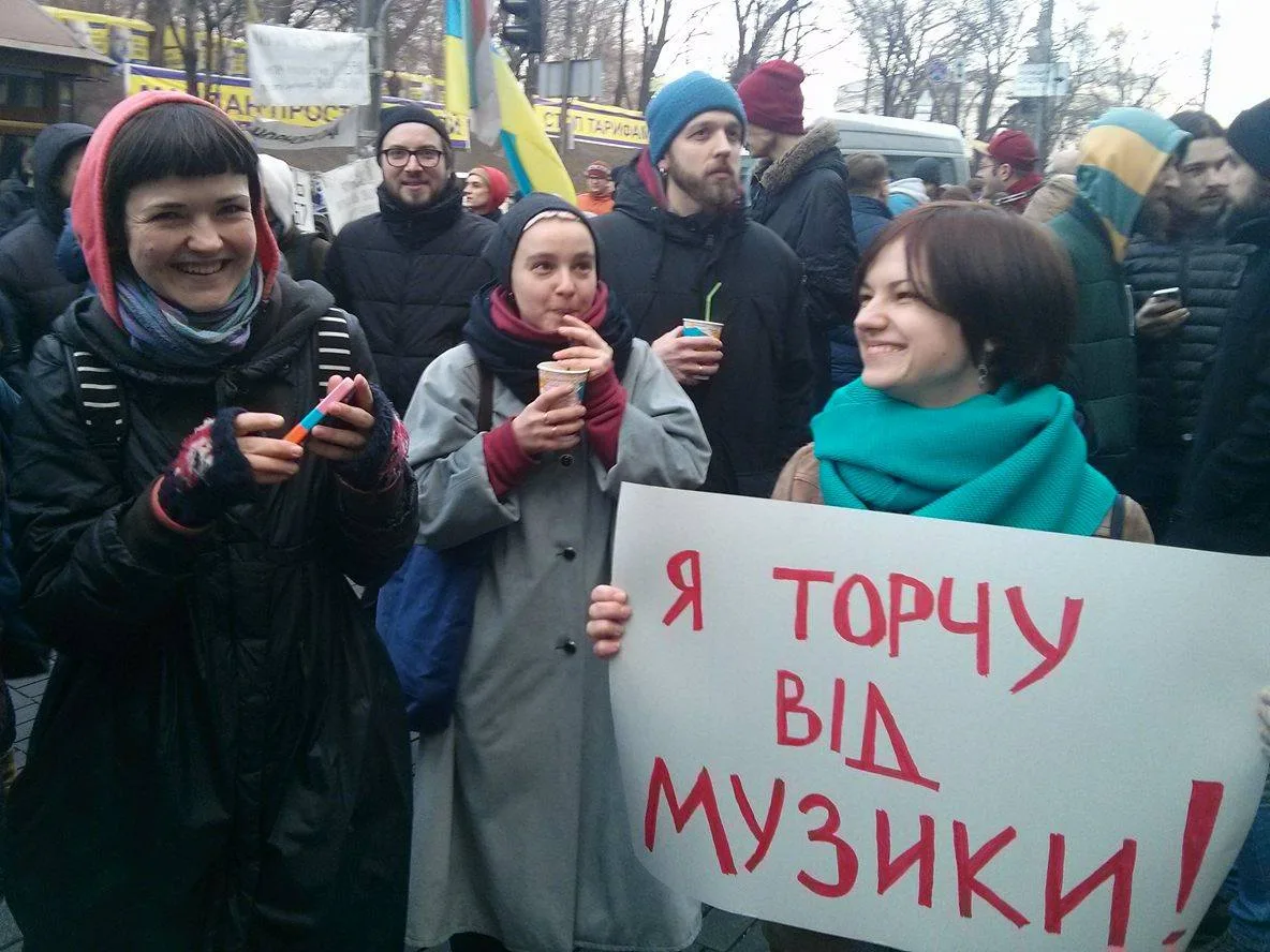 #MakeMusicNotDrugs: под кабмином устроили танцы