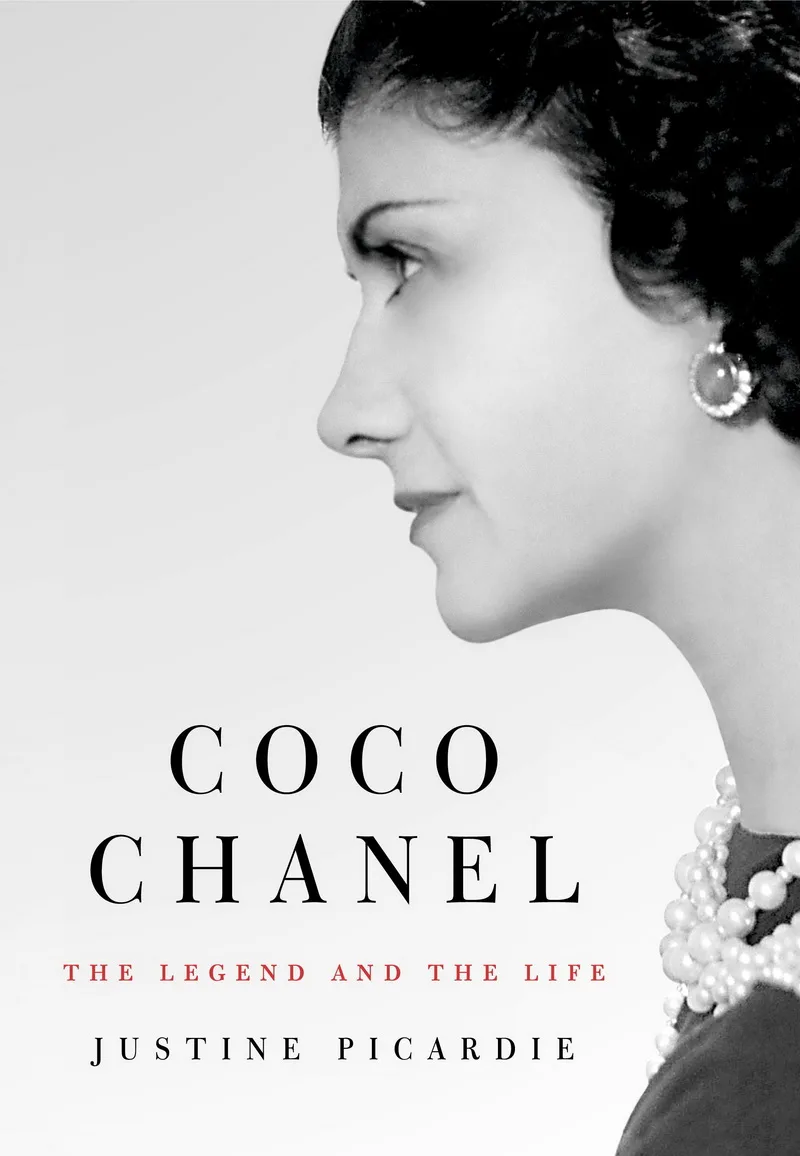 9 фешн-книг, которые должна прочитать каждая женщина