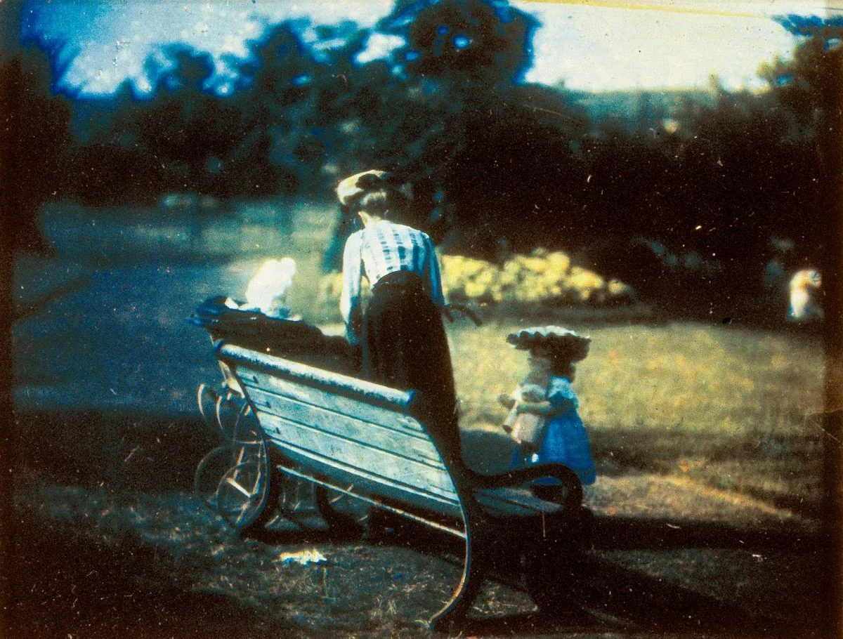Отвлекитесь от дел и проведите один день на пляже Брайтона в 1906 году