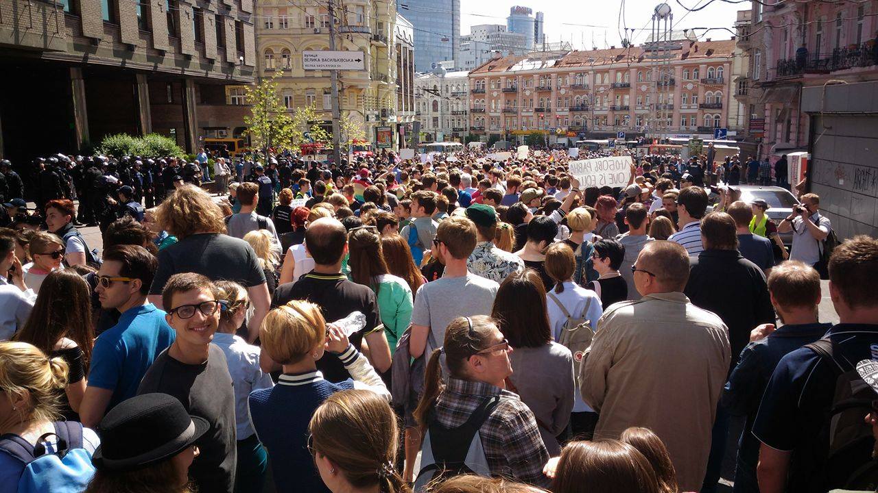 Марш Равенства: тысяча человек в центре Киева прошлись с радужными флагами (онлайн)