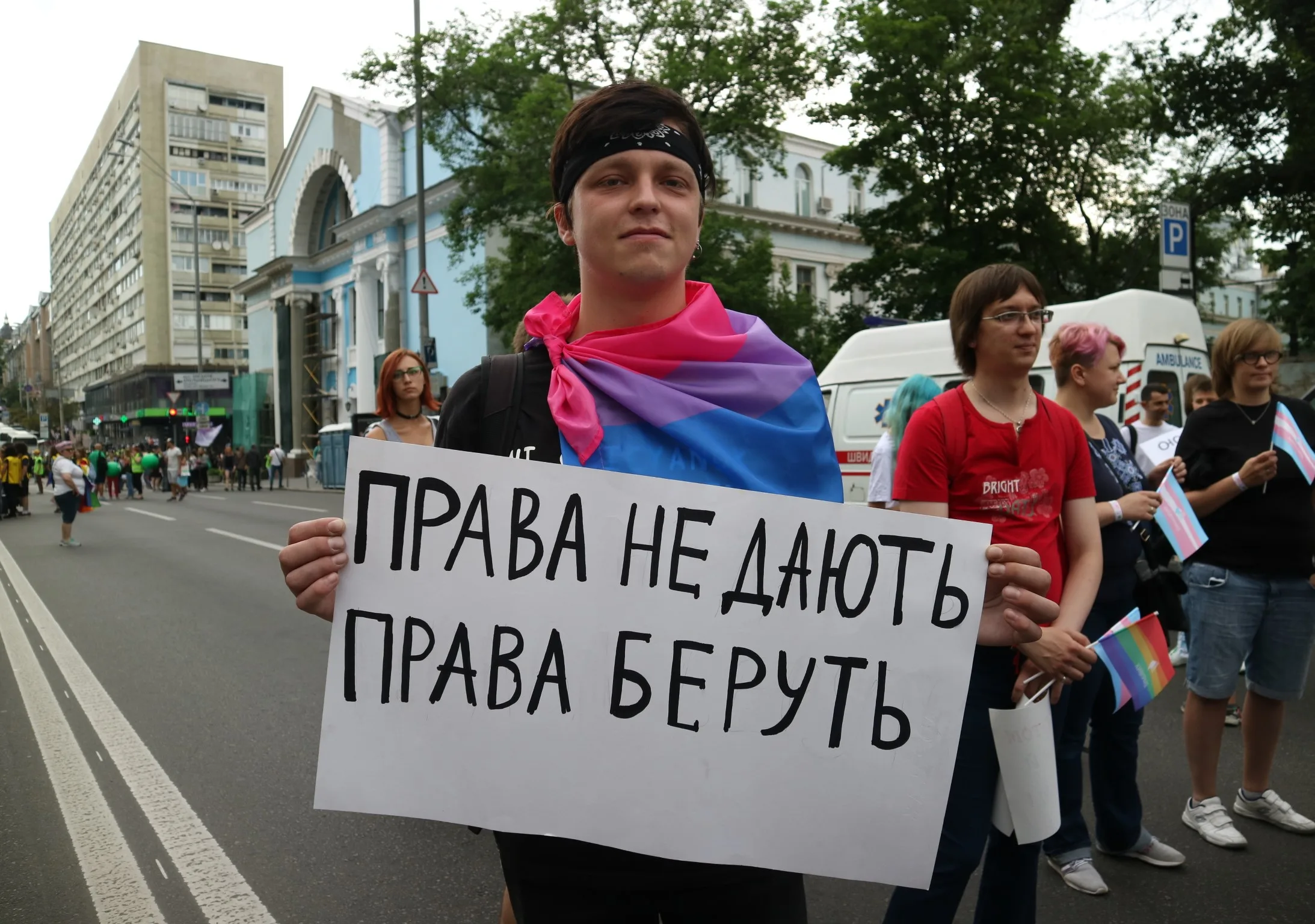 Мы сильнее ненависти. Лучшие плакаты Марша Равенства 2018