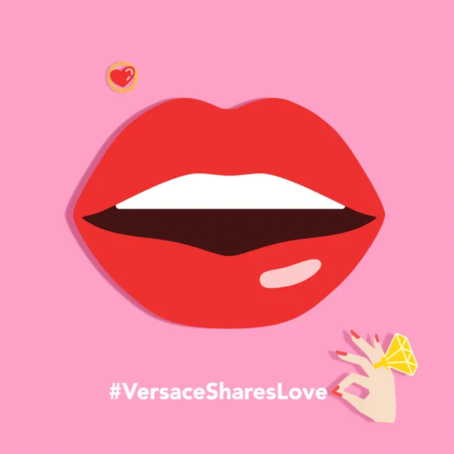 Versace выпустили капсульную коллекцию футболок с Emoji
