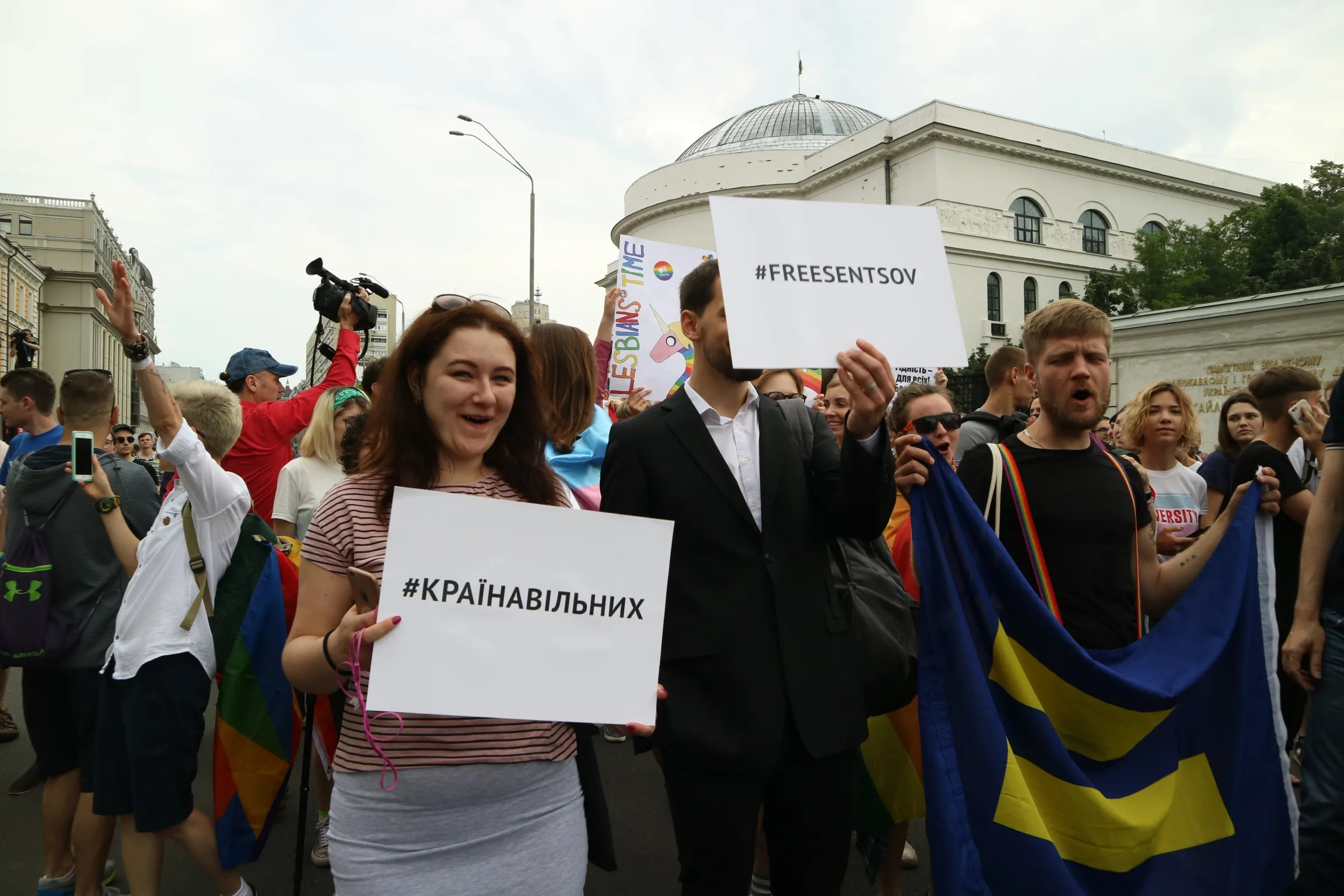 Мы сильнее ненависти. Лучшие плакаты Марша Равенства 2018