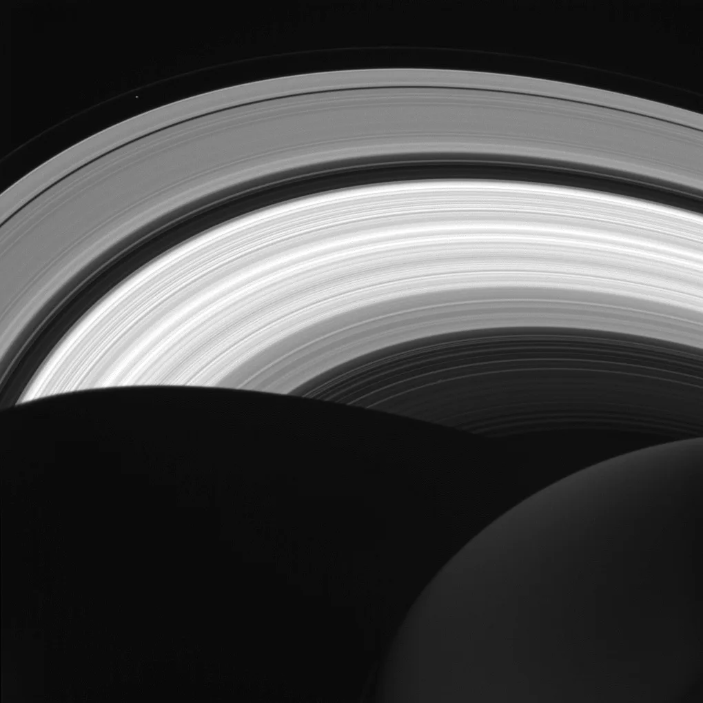 Покоряя космос: 10 лучших фото Сатурна и его спутников за 2016 год от NASA